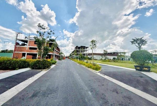 Nhà phố trong lòng khu an ninh khép kín-sổ hồng riêng-cách chợ bình chánh 🏢 200m