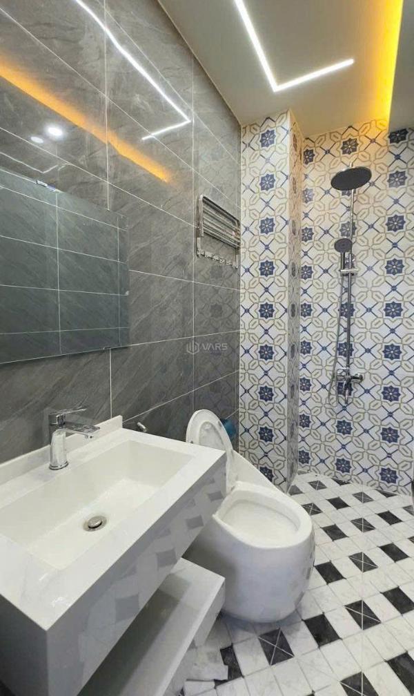Bán Nhà mặt phố 85m²