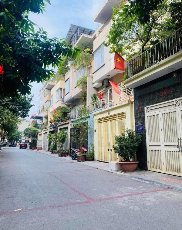 Bán nhà mặt tiền đường hà cầu, phường phú la, quận hà đông 🏦 ,sát metro và quận ủy