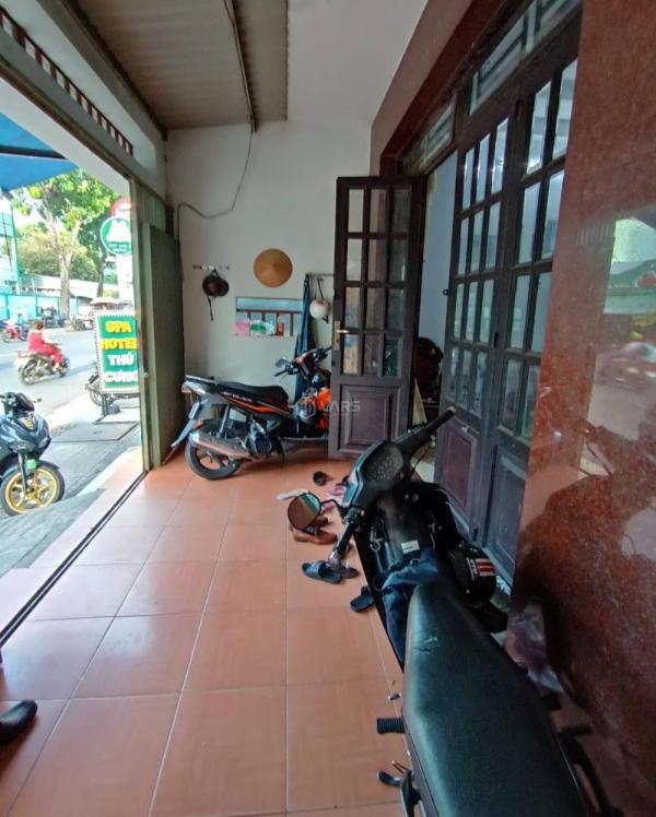 Bán Nhà mặt phố 266m²