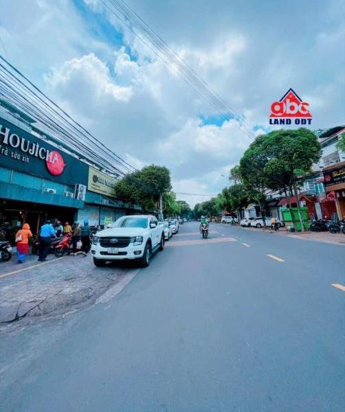 Bán Nhà mặt phố 101m²