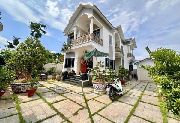 Biệt thự 🏡 sân vườn đẹp siêu phẩm sát tt thủ đức-373m2 -15x25 chỉ 14 tỷ(tl)