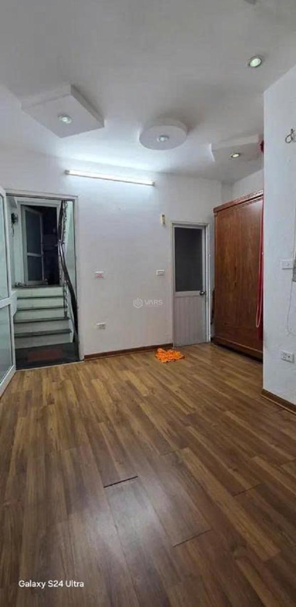 Lô góc, bạch mai dt40m x 5 tầng, mt 6m. ngay sát mặt 🏬 phố, nhà đẹp, dân xây chắc