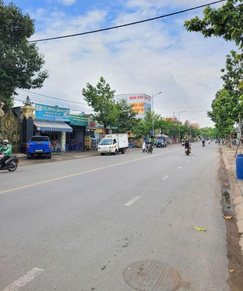 Bán căn góc cấp 4 (8.3x16m), mặt tiền 🏬 Nguyễn Thị Minh Khai p. Tân Đông Hiệp gần chợ Tân Lo