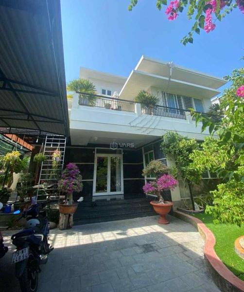 Bán Nhà mặt phố 320m²