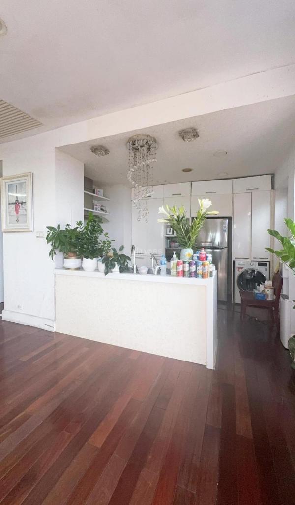 Bán Căn hộ chung cư 305m²