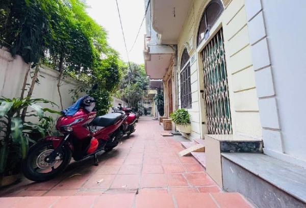 Nhà phân lô ngõ 1194 đường láng, 🔥 ô tô đậu cổng, view thoáng, 40mx 4 tầng kd