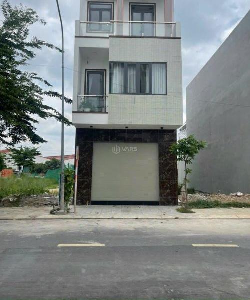 Chủ cần bán Nhà mặt phố 105m²