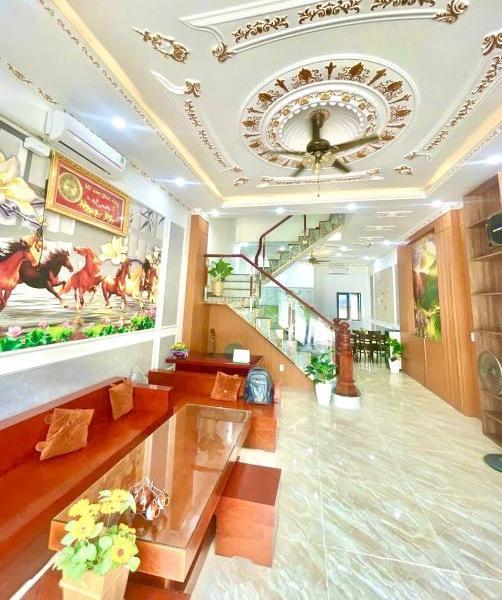 Bán Nhà mặt phố 65m²
