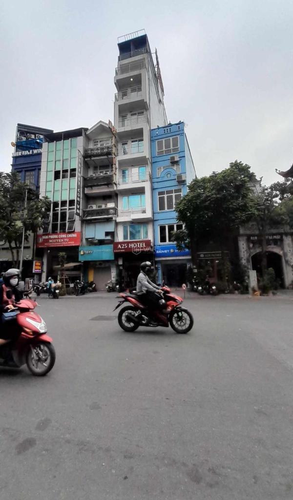 Bán Nhà mặt phố 61m²