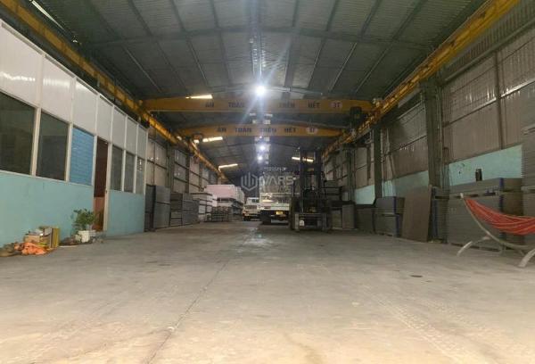 Cho thuê kho xưởng diện tích 850m² có cẩu trục 👍 gần tp hcm giá 30 triệu tháng