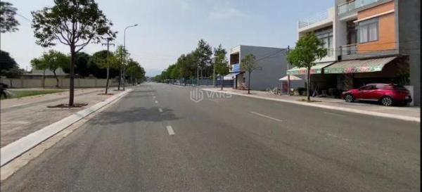 Hàng hiếm chỉ có 1 lô 100m2 ngay đối diện trường Đinh Tiên Hoàng đường 🏢 17m, SHR