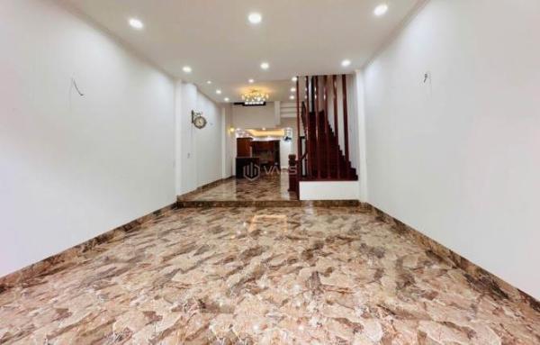 Bán Nhà mặt phố 82m²