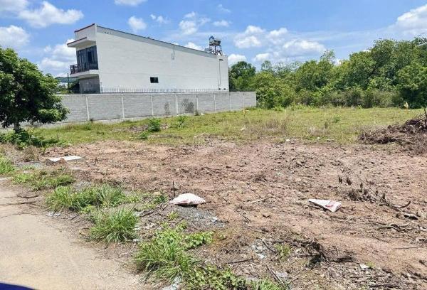 Bán nhanh 207m2 đất ở 🏤 trung tâm chợ đi vào 300m là tới, dân cư đông. giá 180 tr