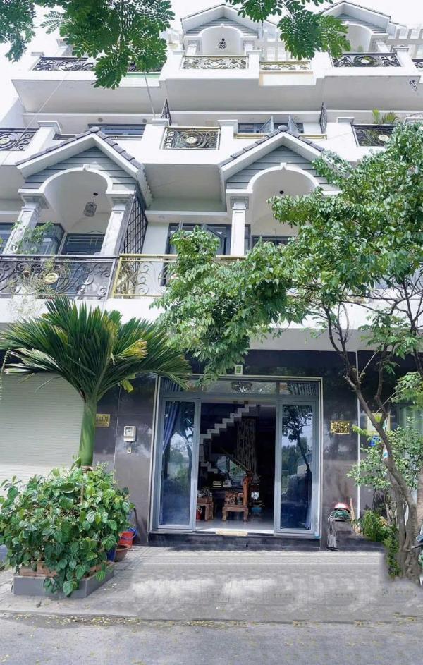Bán Nhà mặt phố 68m²