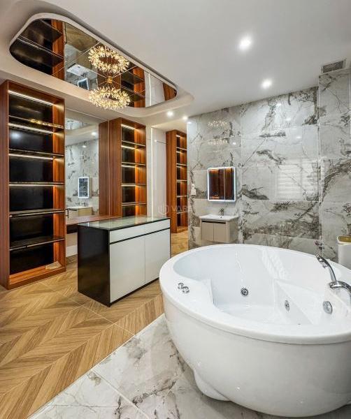 Bán Nhà mặt phố 90m²