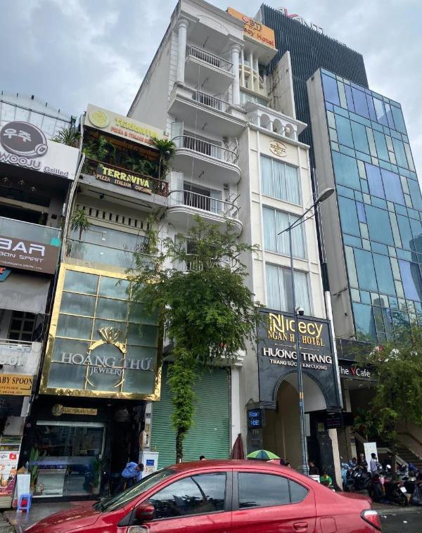Cần cho thuê 192 🏤 lê thánh tôn, bến thành, q1