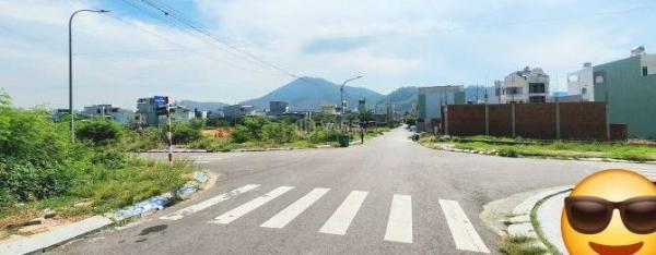 Lô góc ngã tư đường Trạng Quỳnh hướng đông nam cực 🌊 đẹp, chỉ 5 tỷ 200.