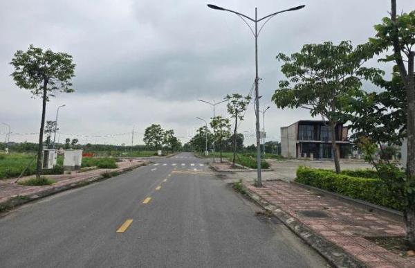 📣📣 DỰ ÁN MẪN XÁ Long Châu Yên Phong Nhìn giữa vườn 👍 hoa 🏠 😊 Diện tích 90 m2, mặt tiề