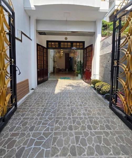Bán Nhà mặt phố 100m²