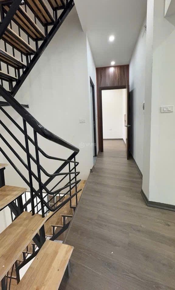 Bán gấp căn nhà 60m2 giá 9 tỷ đường hoàng quốc việt, sổ đỏ 🏡 vuông tờ a4