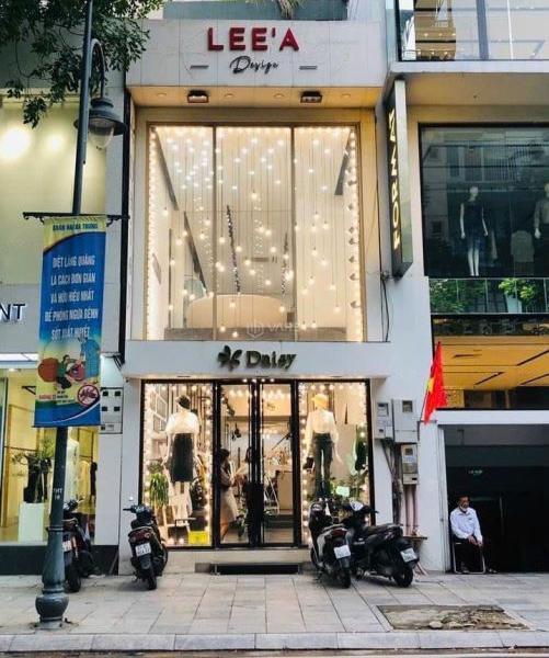 Mặt 🏘️ phố Hàng Mã, 90m2 x 3 tầng, mặt tiền 6m, giá 70tr/ tháng