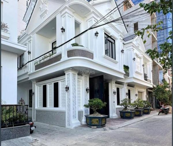 Chủ cần bán Nhà mặt phố 200m²