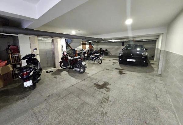 Bán tòa nhà 6 🏣 tầng thang máy - 8x22m - ô tô ngủ trong hầm - gấn emart 2, gò vấp