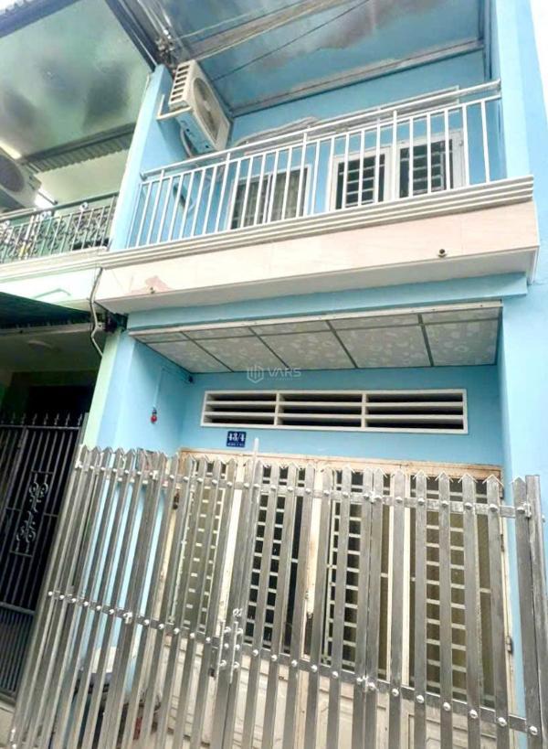 Nhà 1 trệt 1 lửng cách ☘ đường ngô quyền 40m.