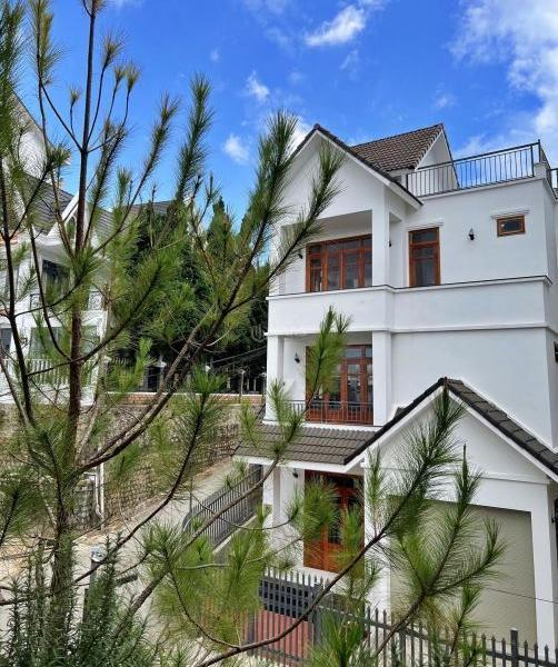 SANG NHƯỢNG VILLA 👍 TÂM HUYẾT NGUYỄN ĐÌNH CHIỂU, ĐÀ LẠT - 5PN, SÂN VƯỜN BBQ, HẺM Ô TÔ
