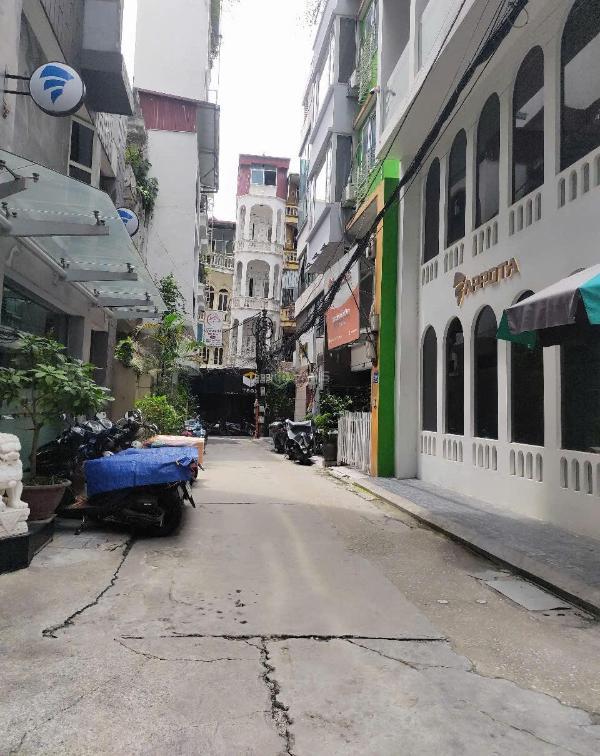 Cho thuê nhà số 32 - 34 ngõ 81 láng 👍 hạ đống đa ô tô đỗ cửa dt 120m2