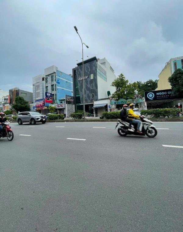 Chủ cần bán Nhà mặt phố 90m²