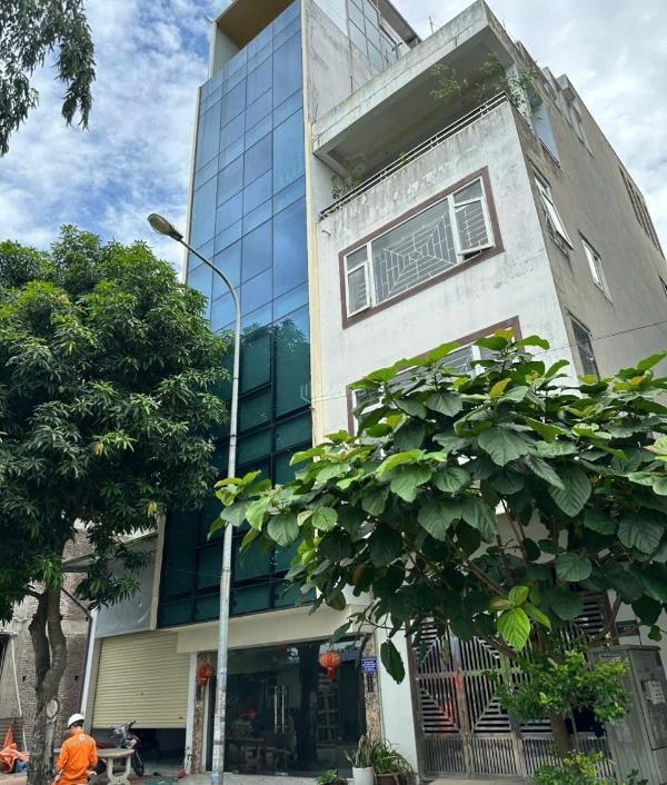 Tòa nhà văn phòng kết hợp ở và 🏢 kinh doanh 60m , 7 tầng trung tâm hà đông