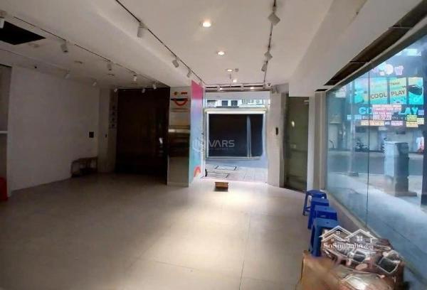 Chủ cho thuê Nhà mặt phố 122m²