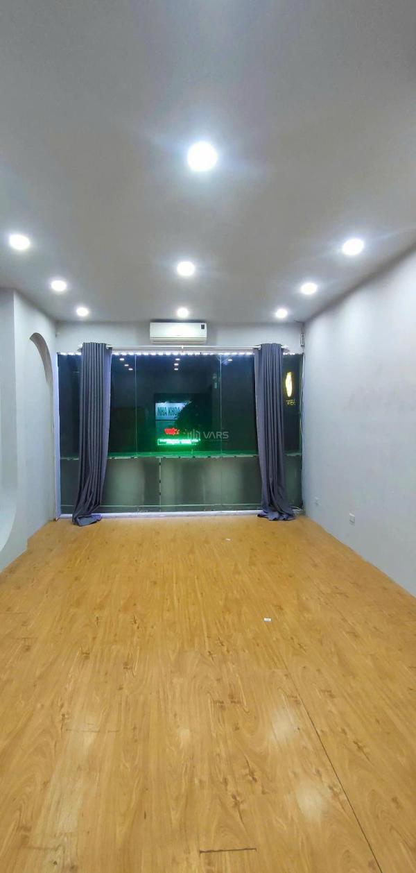 Cho thuê nhà mặt phố 161 kim mã 2 tầng mặt tiền 4.4m giá 🔥 tốt
