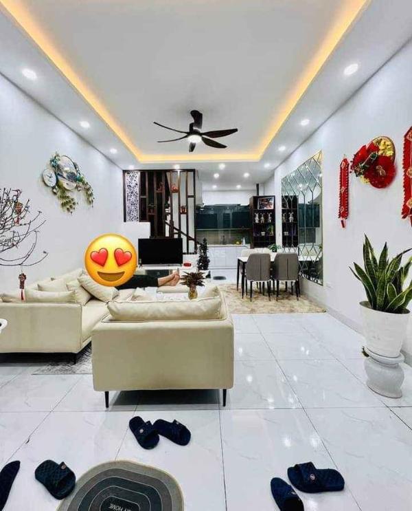 <mark style="background-color: transparent; font-weight: 400; ">Bán Nhà trong hẻm 63m²</mark>