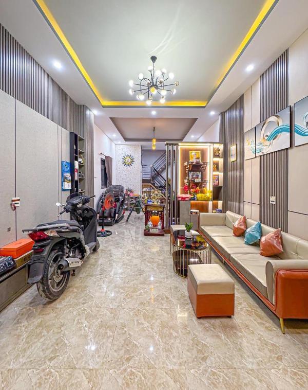 Nhà 🏚️ đẹp ngay trung tâm hẻm đường trần hưng đạo