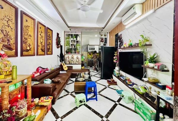 Cần bán nhà phố nguyễn đức cảnh : vị trí đẹp ☘ - ô tô đỗ cổng - mặt tiền rộng