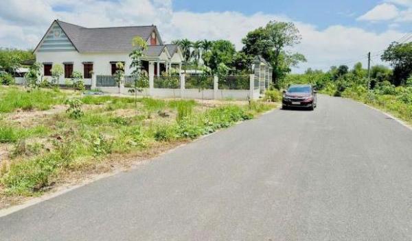 BÁN GẤP (10X45)=450M ĐẤT 🏘️ THỔ CƯ, SHR NGAY THỊ XÃ, SÁT CHỢ, ỦY BAN. GIÁ 195TR/ SỔ