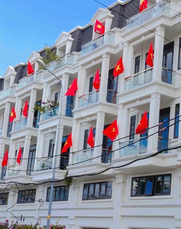 Nhà phố thương mại quận 12 cách sân 👍 bay tân sơn nhất 7km