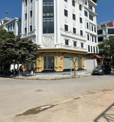 Cho thuê biệt thự ngõ 214 Nguyễn Xiển ,120m x 5 tầng 1 tum thông 🌊 sàn , thang máy có PCCC