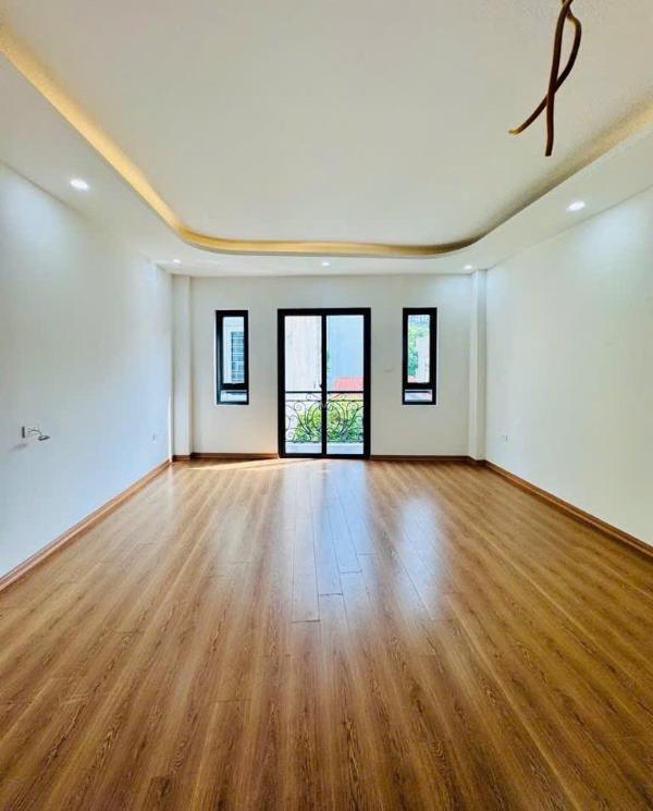 Bán nhà trần khát chân, ngõ thông, lô góc, thang máy, mới koong, 42m2 giá 🏬 13,2 t