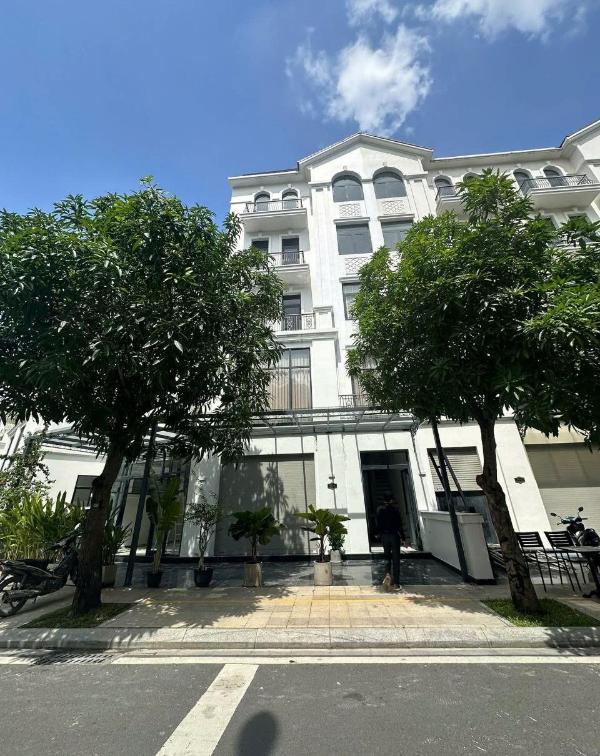 Cho thuê mặt bằng gần trường vinschool grand park sắp 🏦 khai giảng