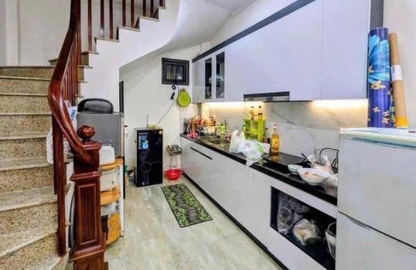 Cho 🏢 thuê nhà 5 tầng ngõ 294 phố Kim Mã, Ba Đình. Giá: 15tr