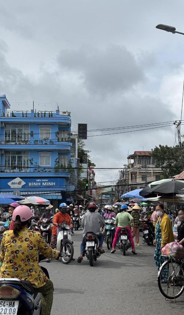 Bán Nhà mặt phố 95.6m²