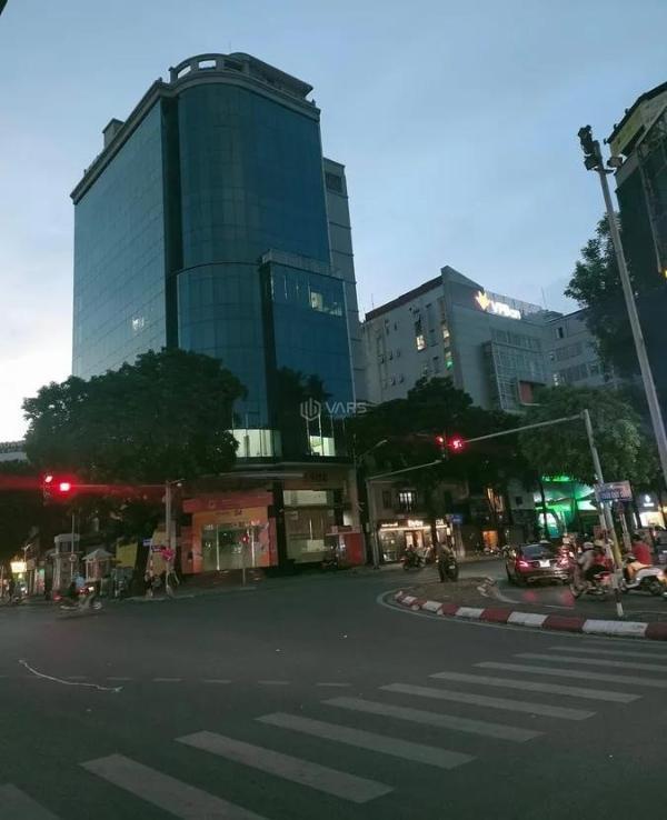 Bán tòa vp mặt phố phạm văn đồng cầu giấy dt90m 7 tầng 🆘 giá 55 tỷ500