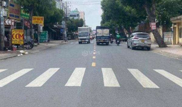 Chủ cần bán Nhà mặt phố 100m²