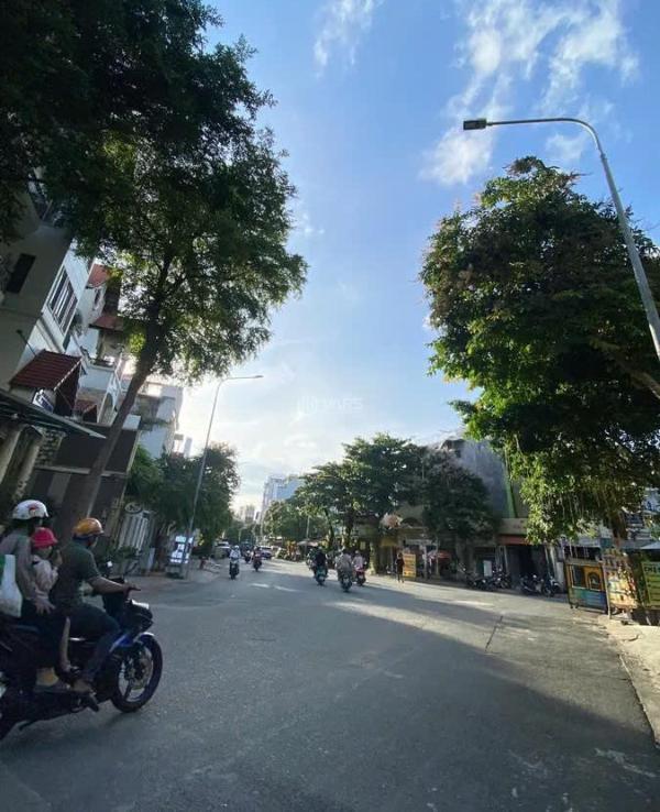 Chủ cần bán Nhà mặt phố 165m²