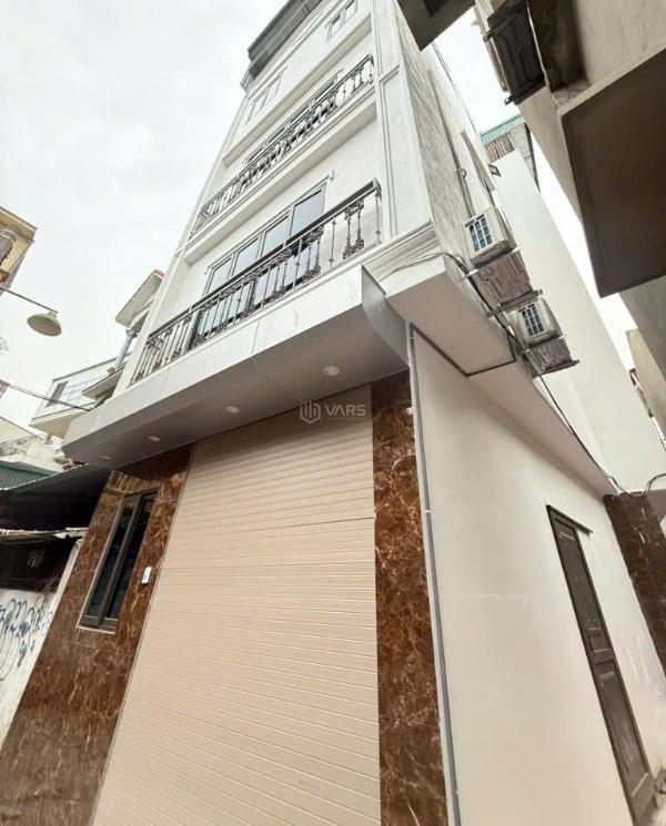 <mark style="background-color: transparent; font-weight: 400; ">Nhà tổ 5 đa sỹ dt 30 m2 nhà mới nội thất 🏘️ cơ bản giá 6 xx tỷ</mark>