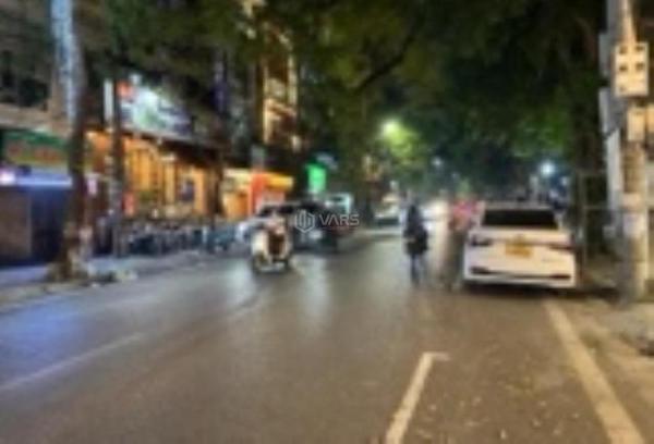⭐️bán gấp nhà mặt phố hàn thuyên 275m2 x mt 12m giá 135 🆘 tỉ có thương lượng.